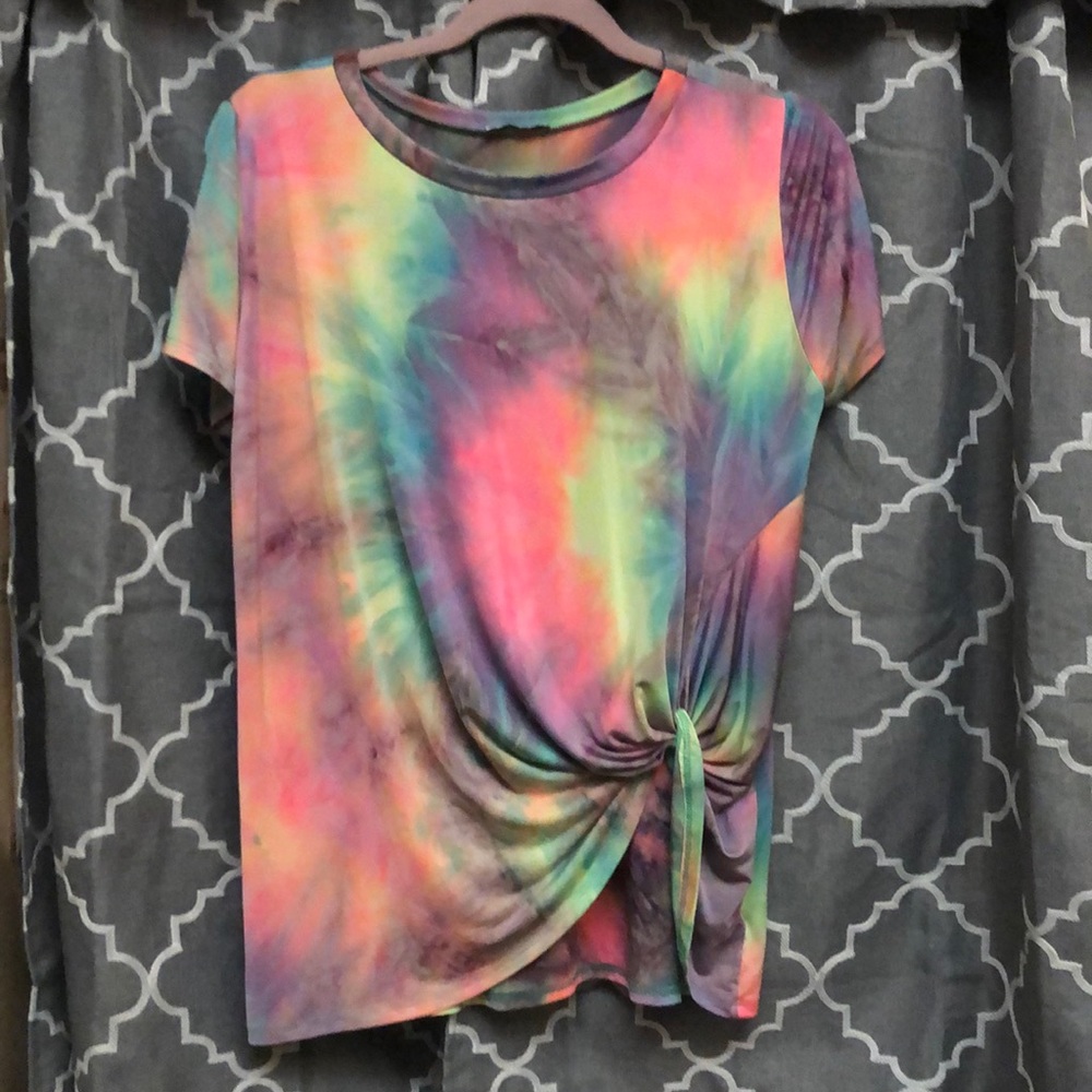 Tie dye side knot women’s shirt